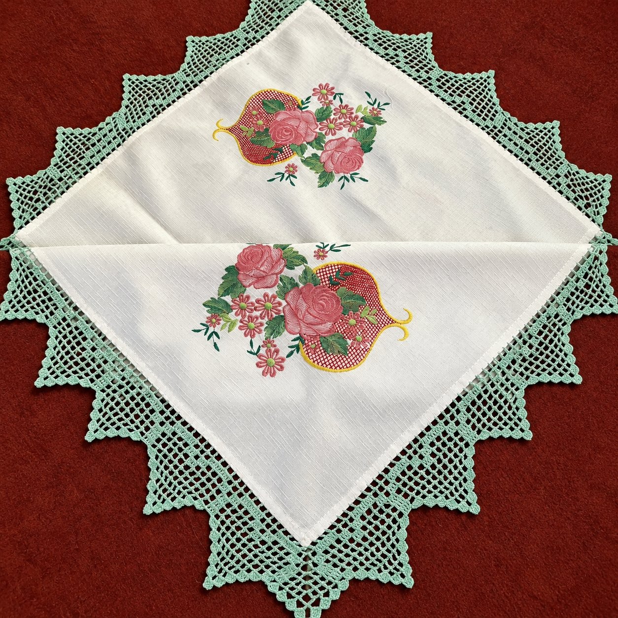 🌹 Vintage Rose — Rectangular Embroidered Tea / Coffee Table towel