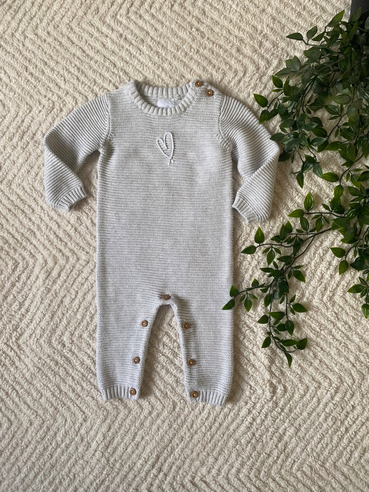 Little Heart 🤍  Mini Hinch Grey Knitted All-in-One |6-9 Months|