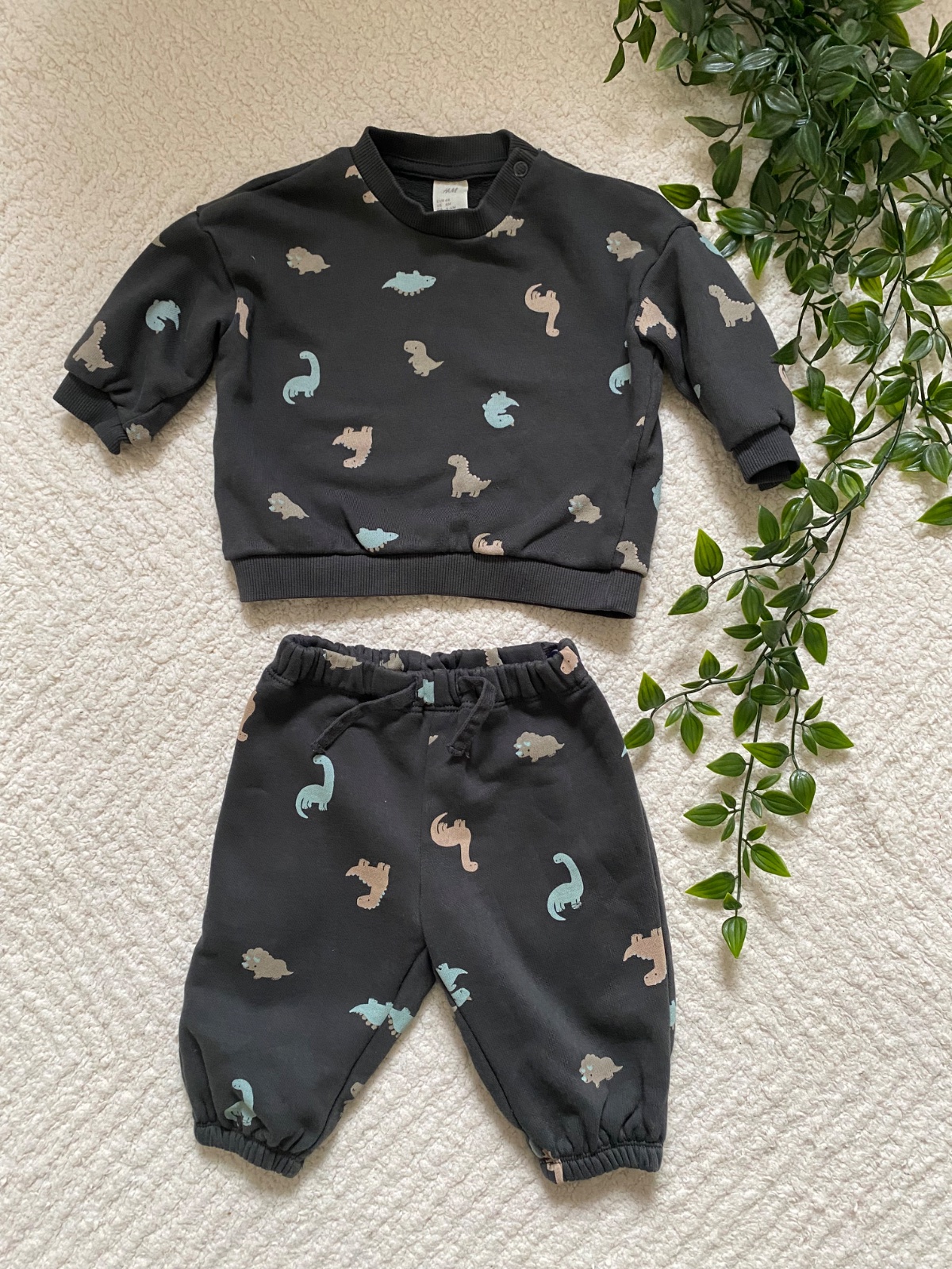 Little Roar 🦖 | H&M Black Dinosaur Tracksuit |0-3 months|