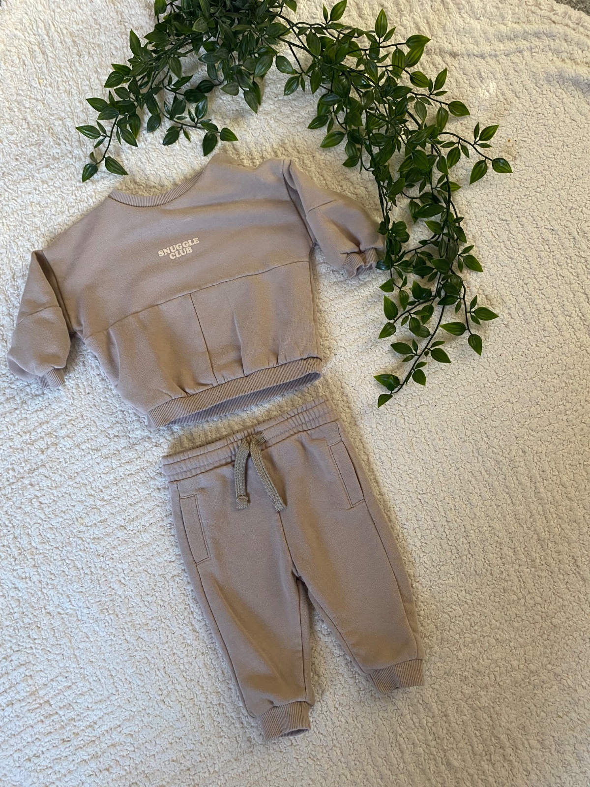 Snuggle Season 🤎 | Fred & Flo “Snuggle Club” Tracksuit |3-6 months|